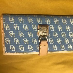 Dooney and Burke signature wallet Jean blue Tan new